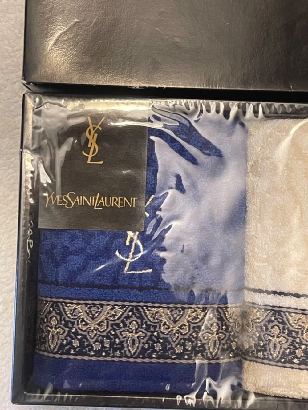 YSL Yves Saint Laurent Guest Towel Set NWT 2pc Cotton Japan Uchino SG10032 Size